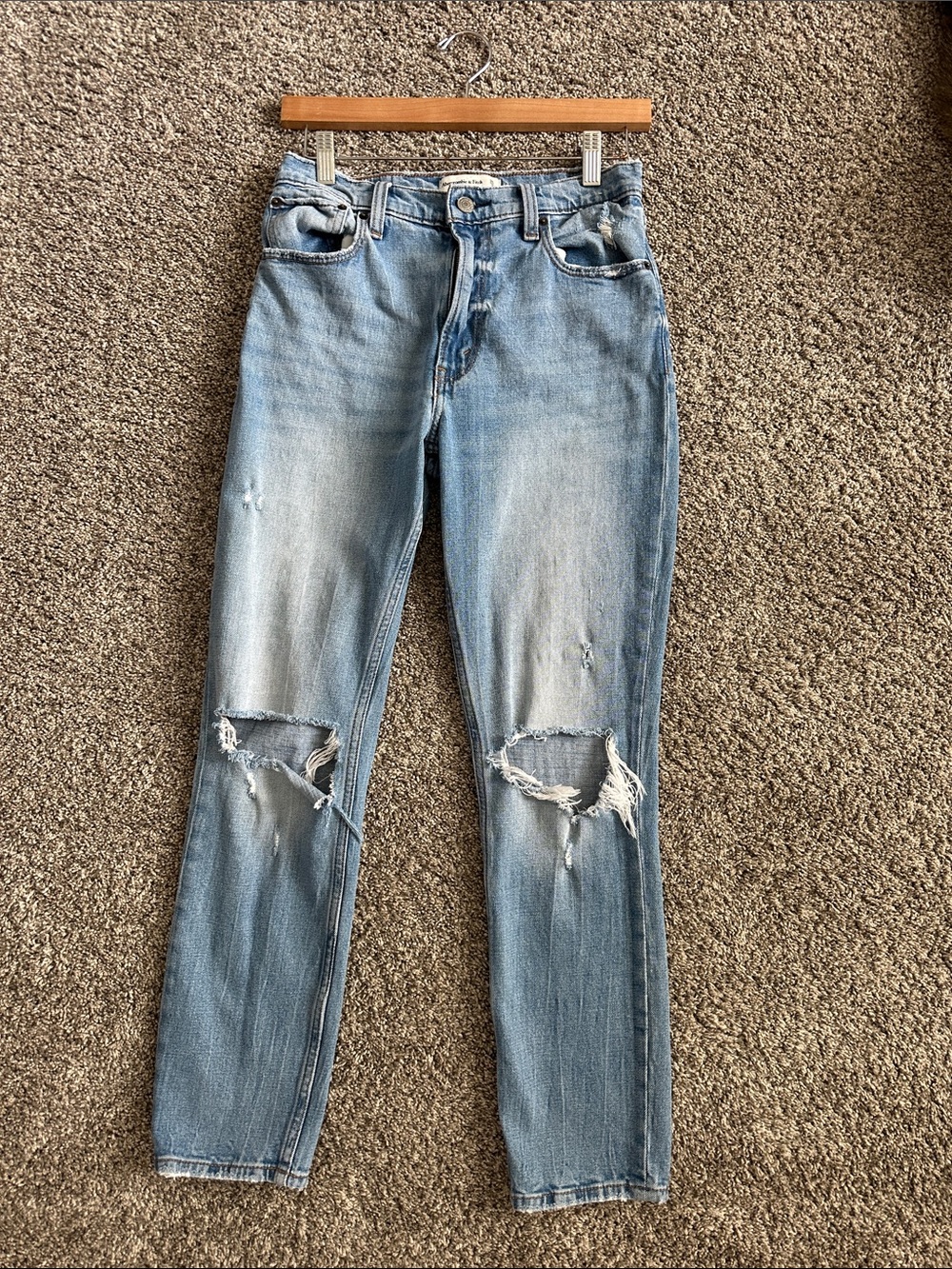 Light Wash Distressed Women’s Jeans - Skinny High Rise Fit
